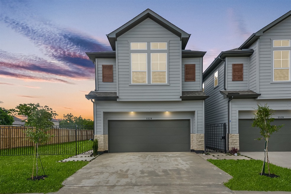 5528 Rosslyn Rd, Houston, TX 77091 - photo 1