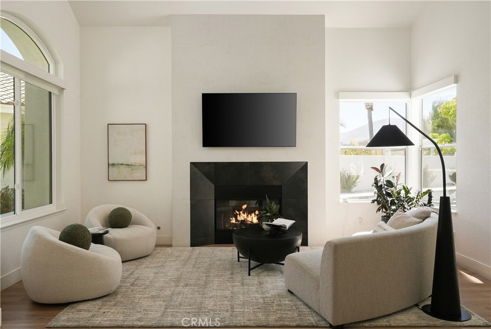 Sold $2,405,000 • Co-Listing Agent