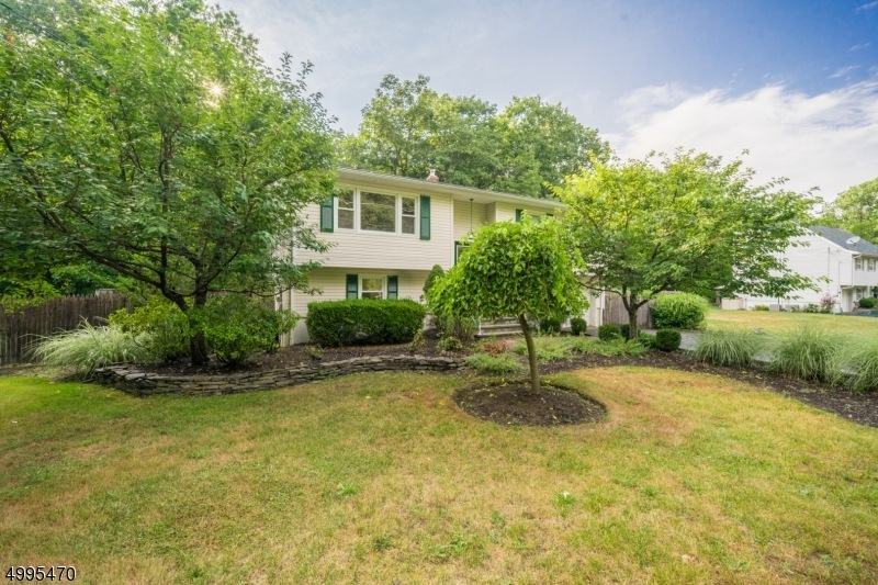 30 Roger Ct, Ringwood, NJ 07456 - photo 1