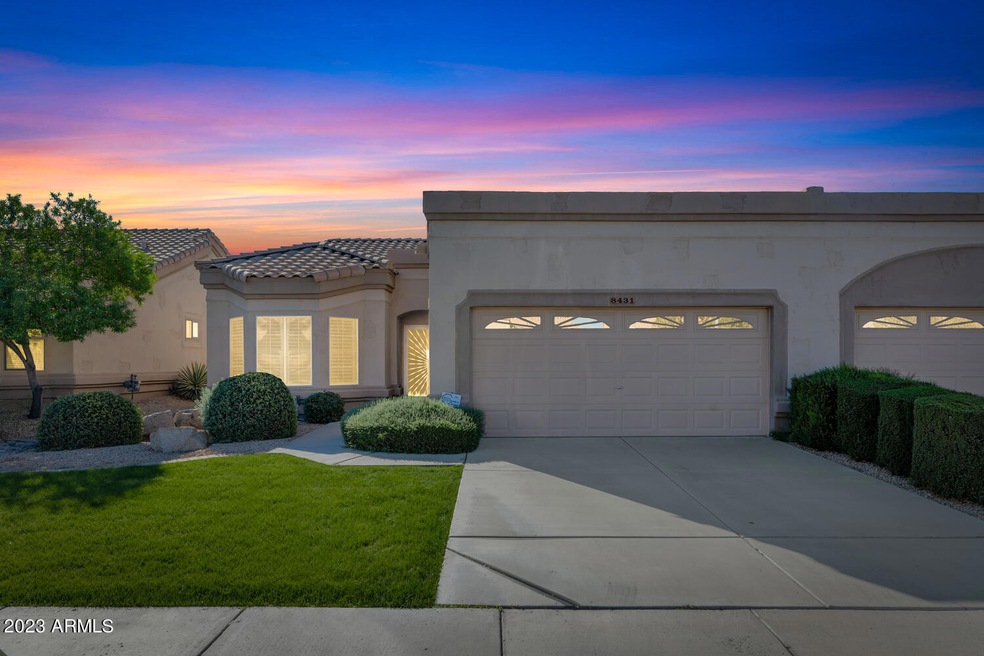 8431 W Utopia Rd-large-002-029-8431 W Ut
