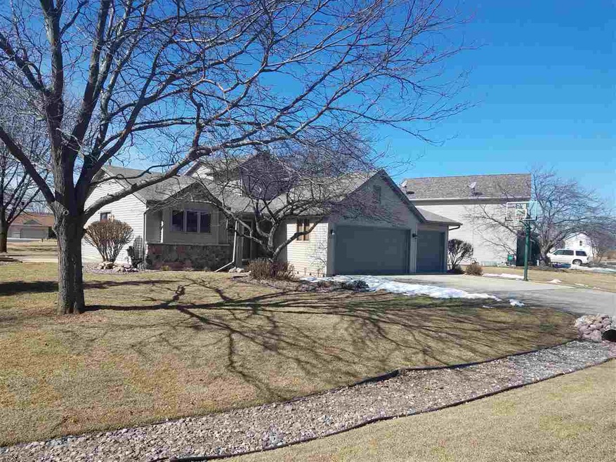 N235 Woodstock Ln, Appleton, WI 54915 - photo 1
