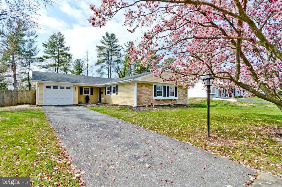 15905 Pinecroft Ln, Bowie, MD 20716 - photo 1