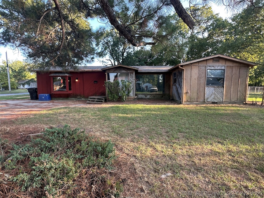 800 W Skelton St, Okmulgee, OK 74447 - photo 1