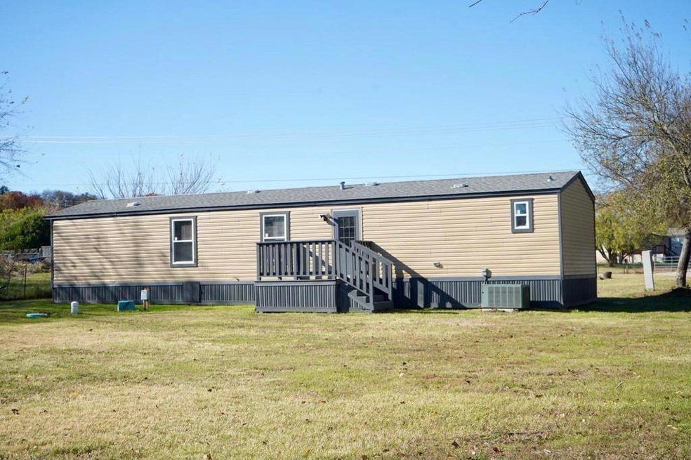 263 Valley Meadows Dr, Springtown, TX 76082 - photo 1