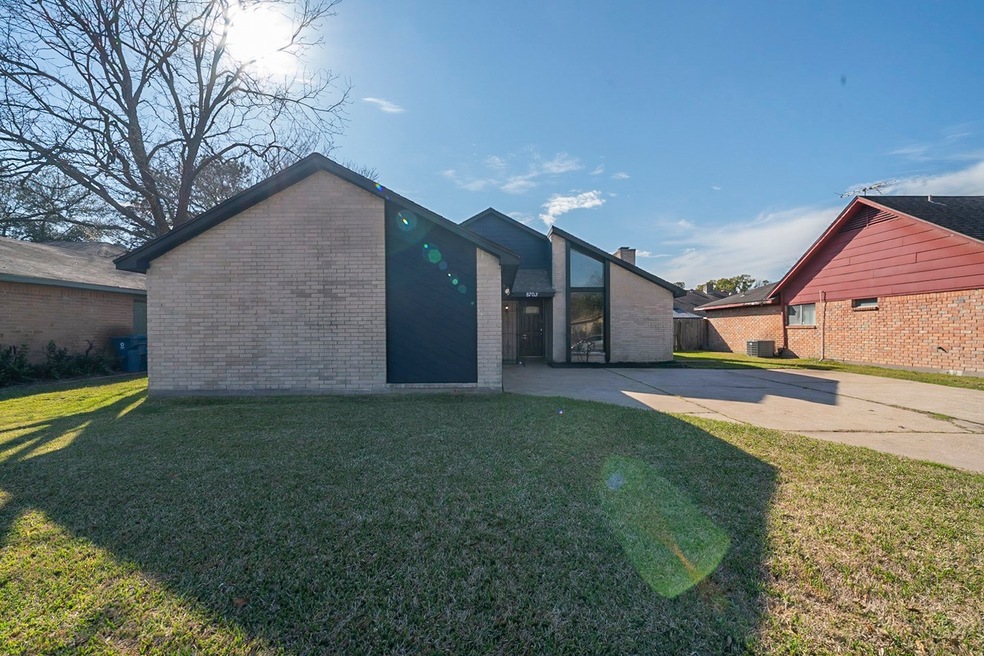 8703 Bold Forest Dr, Houston, TX 77088 - photo 1