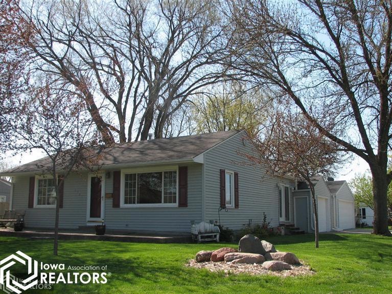 2301 S 5th Ave E, Newton, IA 50208 - photo 1