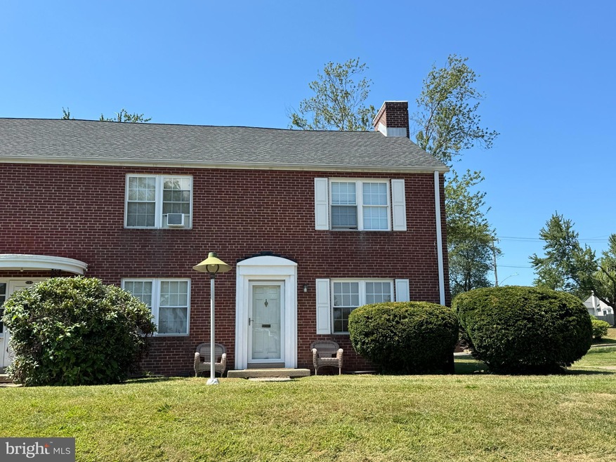 200 Maplewood Dr unit D1, Pottstown, PA 19464 - photo 1