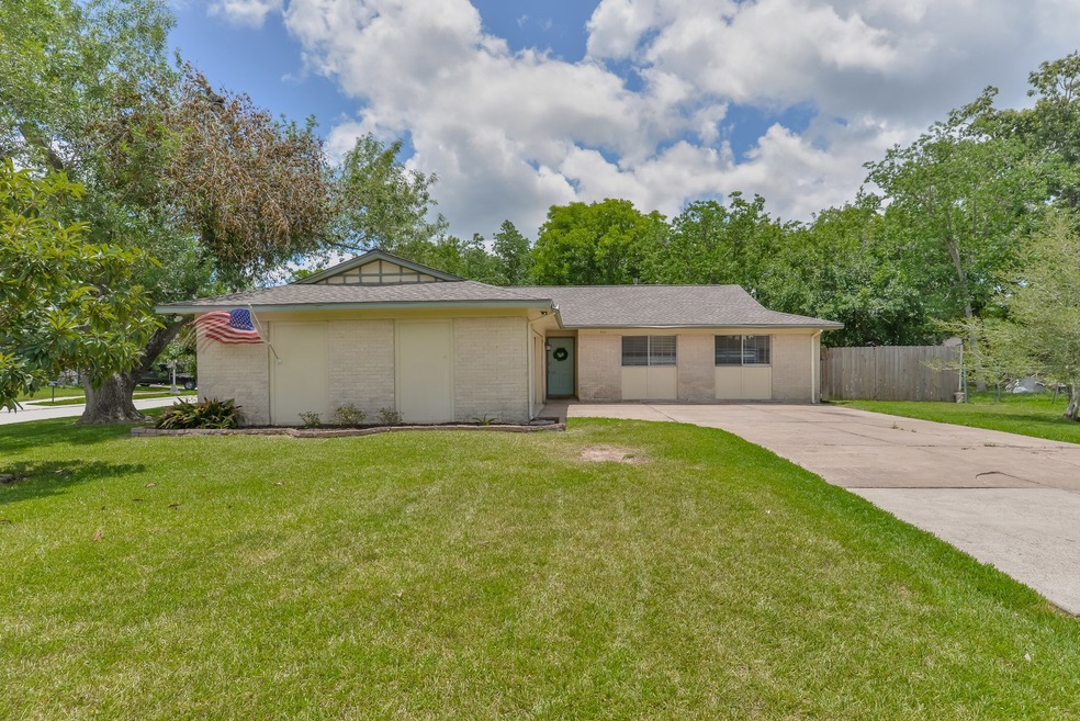 Spacious front yard and oversized driveway welcome you to your new cul-de-sac!
