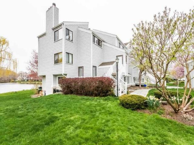 149 Rowayton Woods Dr unit 149, Norwalk, CT 06854 - photo 1