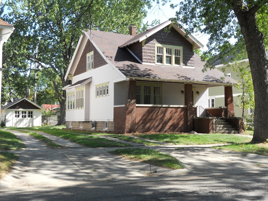 exterior 115 E 18th