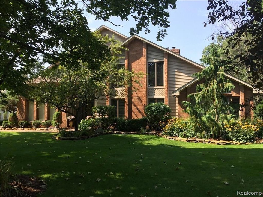 3438 Winterberry Dr, West Bloomfield, MI 48324 - photo 1