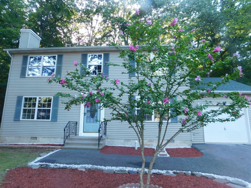 1109 Hunters Woods Dr, East Stroudsburg, PA 18301 - photo 1