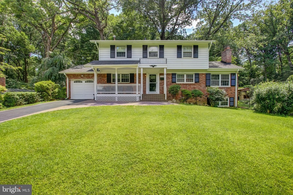 9113 Hamilton Dr, Fairfax, VA 22031 - photo 1