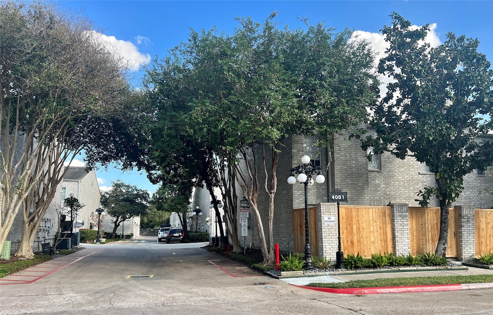 Welcome to 4001 Tanglewilde Condos