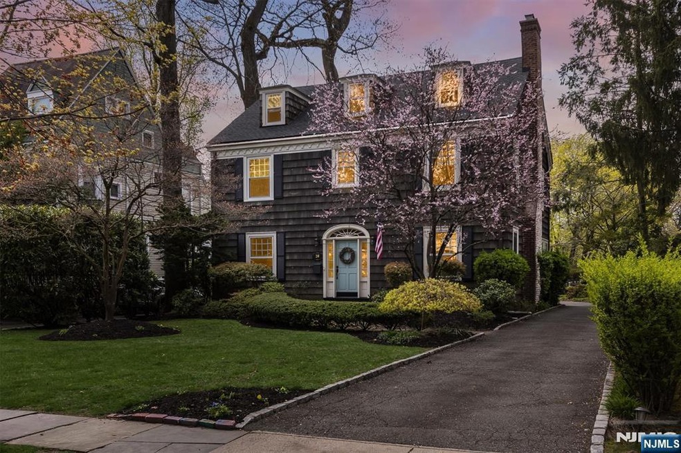 Sold $1,610,000 • Co-Listing Agent