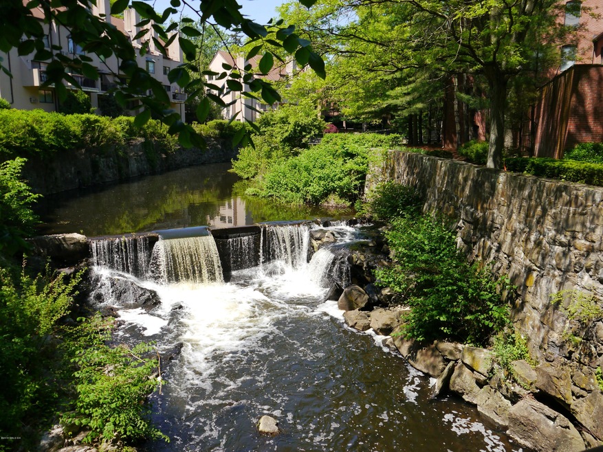 328 Pemberwick Rd unit 12, Greenwich, CT 06831 - photo 1