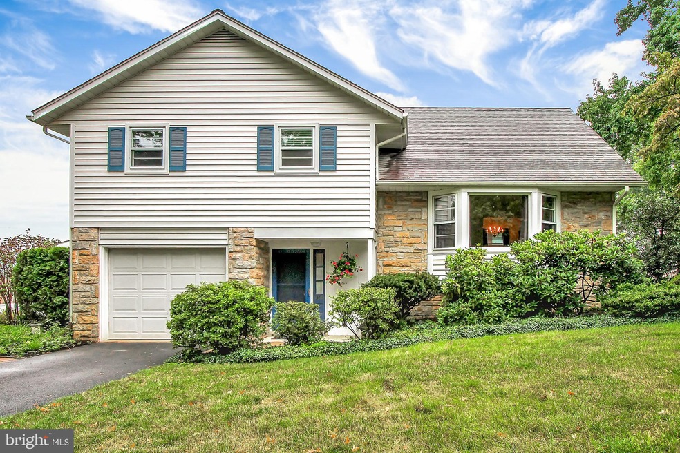 318 Holland St, Reading, PA 19607 - photo 1