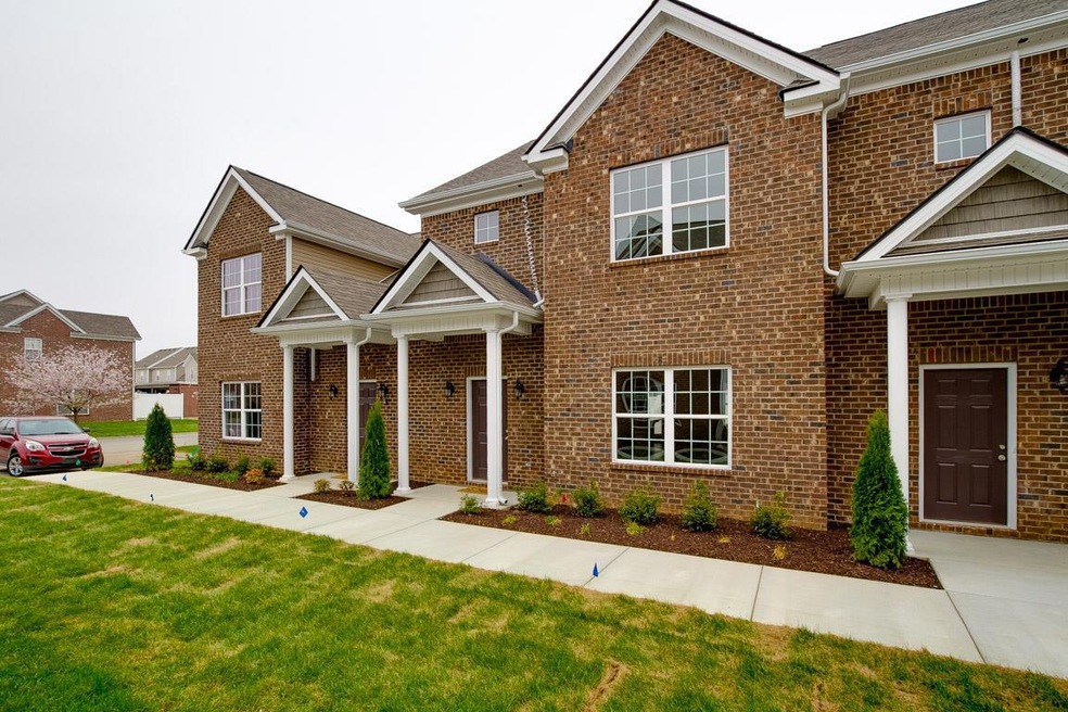 Middle Unit Townhouse 3 Bd 2.5 Bath Open Living Room