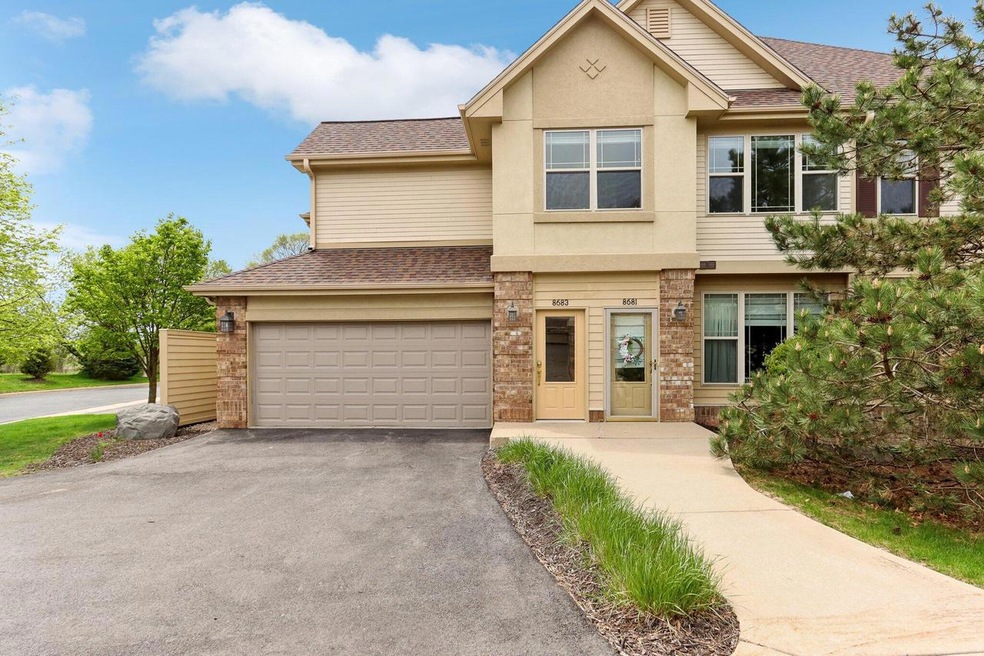 S Deerwood Ln-001