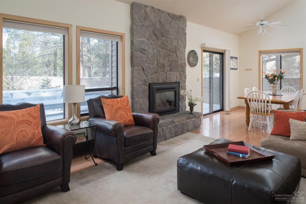 57683 Mckenzie Ln, Sunriver, OR 97707 - photo 1