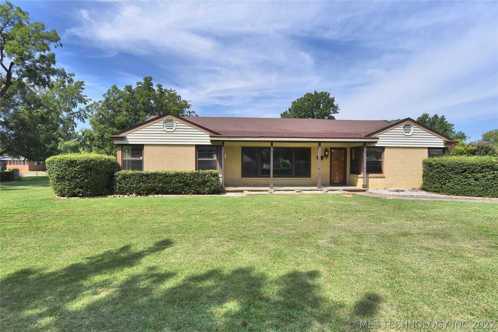 1111 N Dorothy Ave, Claremore, OK 74017 - photo 1
