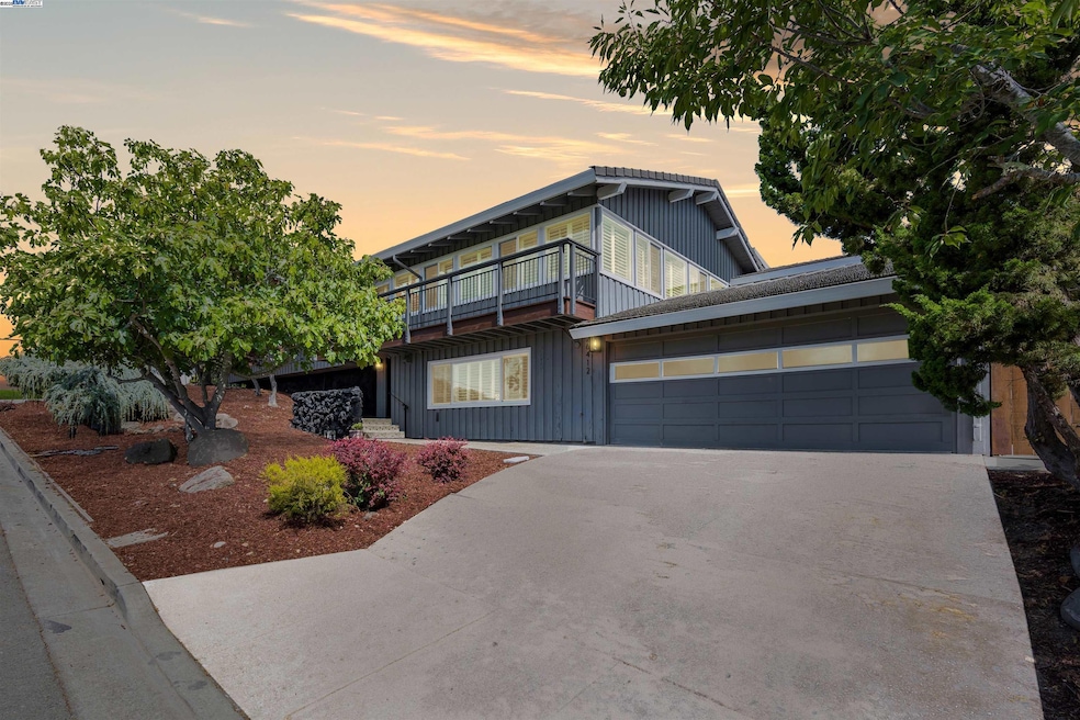 Sold $1,465,000 • Co-Listing Agent