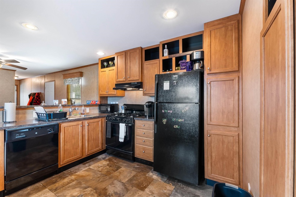 34 Bryant Rd, Stewartstown, NH 03597 - photo 1