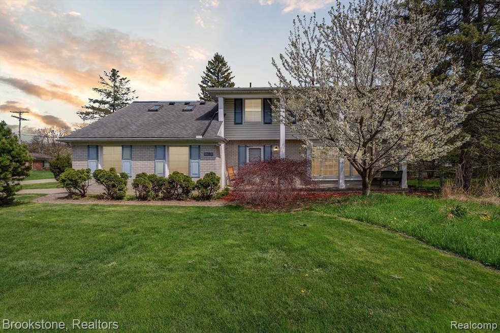 2709 Brady Dr, Bloomfield Hills, MI 48304 - photo 1