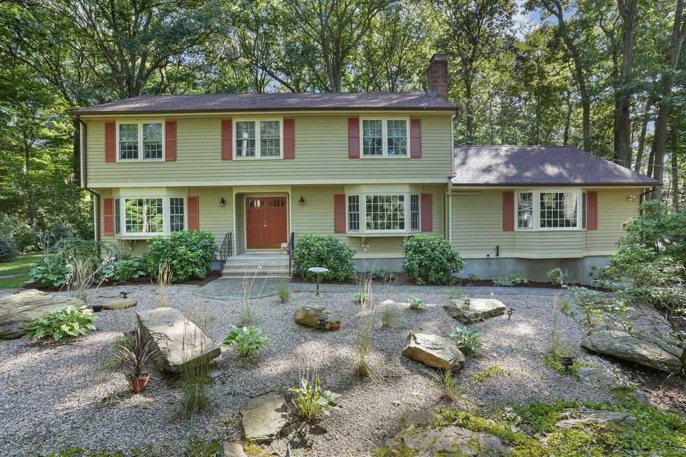 37 Old Hollow Rd, Trumbull, CT 06611 - photo 1