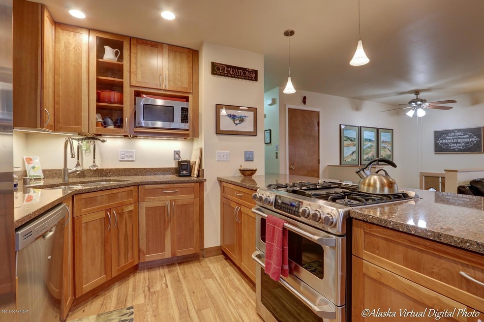 Gorgeous Newer Kitchen