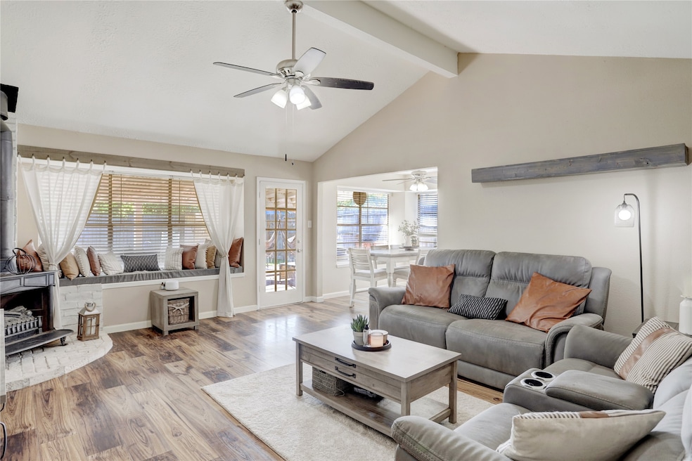 16606 Blackhawk Blvd, Friendswood, TX 77546 - photo 1