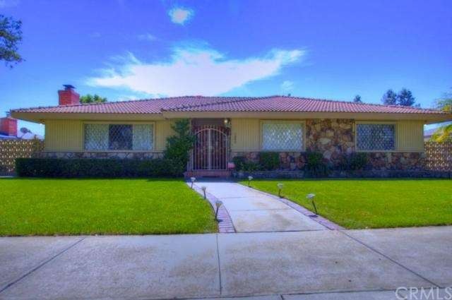 FRONT OF THE HOUSE