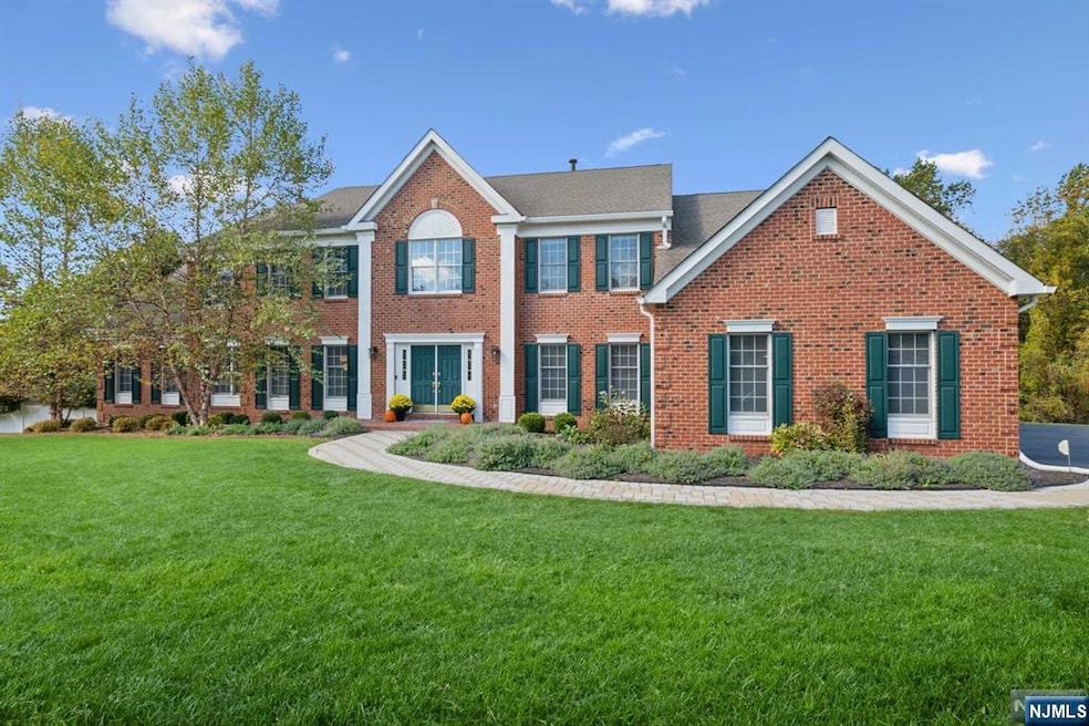 Sold $1,268,000 • Co-Listing Agent