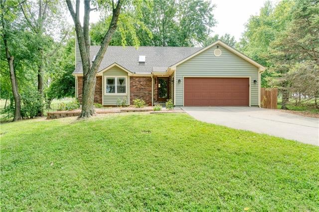 Lovely 3 Bedroom, 2.5 bath 1.5 story home on 3.79 