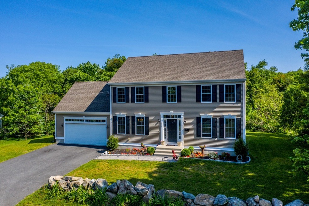 127 Russells Mills Rd, Dartmouth, MA 02748 - photo 1