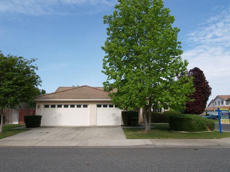 196 Brownwood Ln, Oakdale, CA 95361 - photo 1