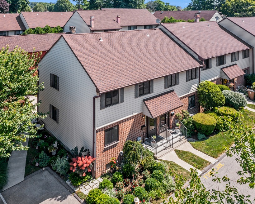 202 Soundview Ave unit 14, Stamford, CT 06902 - photo 1