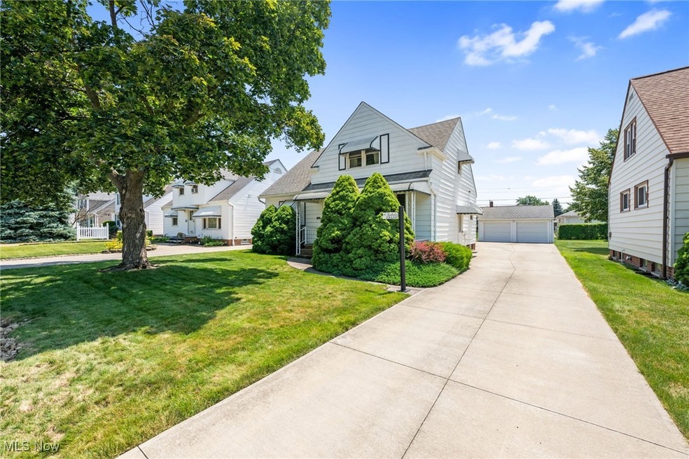 29488 Woodway Dr, Wickliffe, OH 44092 - photo 1