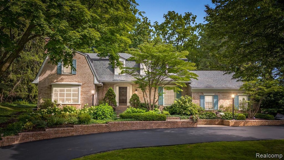 4279 Stoneleigh Rd, Bloomfield Hills, MI 48302 - photo 1