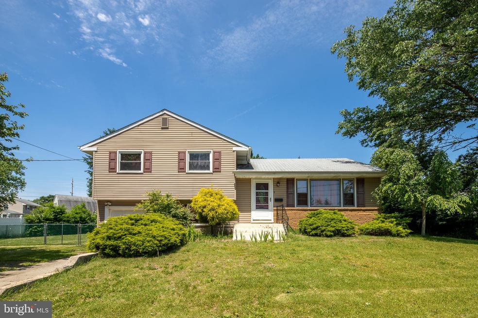 26 Spruce Rd, Burlington, NJ 08016 - photo 1