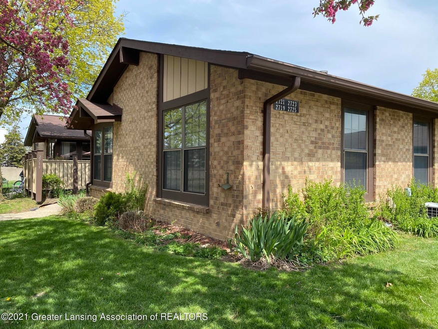 01 2719 Roundtree Dr Front