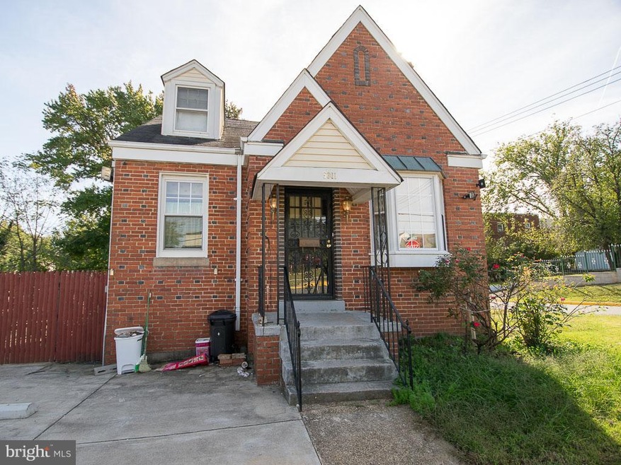 5301 Tilden Rd, Bladensburg, MD 20710 - photo 1