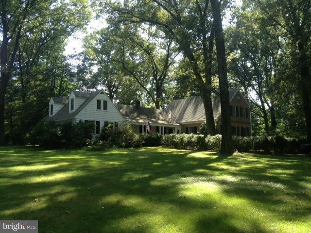 3340 Sleepy Hollow Rd, Falls Church, VA 22044 - photo 1