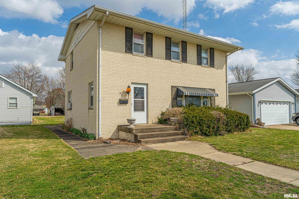 816 Pulaski St, Lincoln, IL 62656 - photo 1