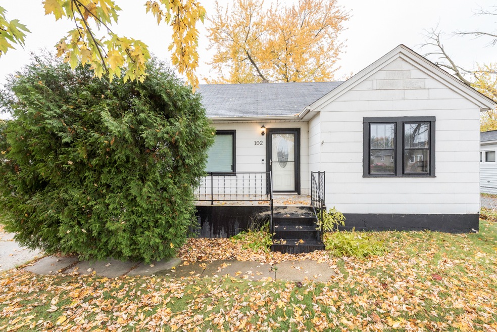 102 Baldwin Ave, Waukegan, IL 60085 - photo 1
