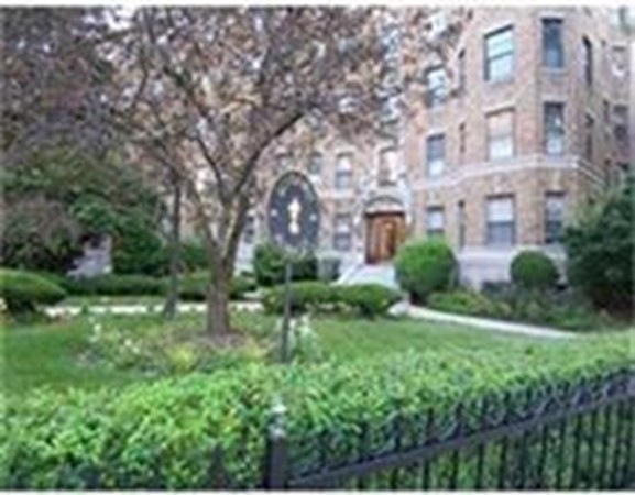 122 Riverway unit 16, Boston, MA 02215 - photo 1