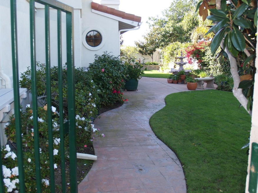 Entrance to 1131 Windward Way