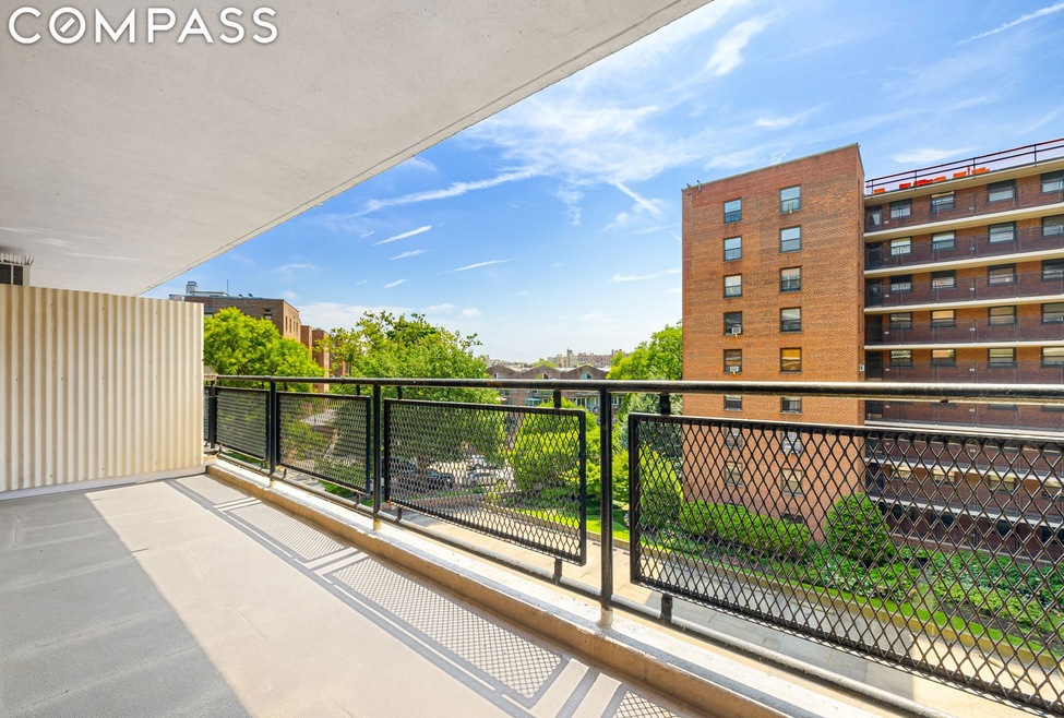 Roosevelt Terrace unit 5 C, Jackson Heights, NY 11372 - photo 1