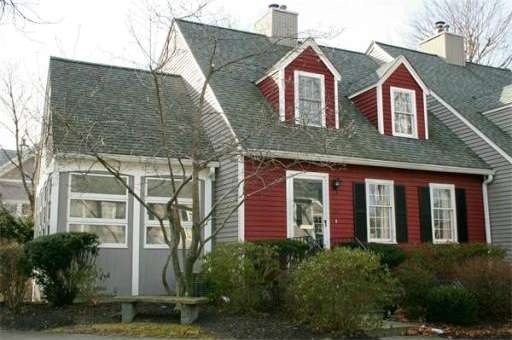 617 Washington St unit 101, Wellesley, MA 02482 - photo 1