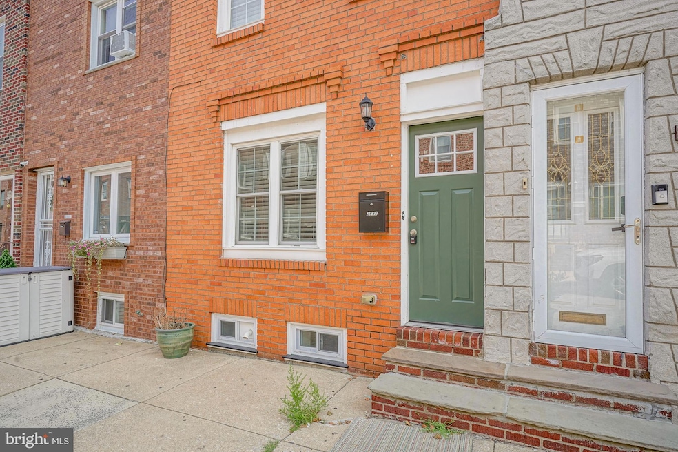 2545 S Warnock St, Philadelphia, PA 19148 - photo 1